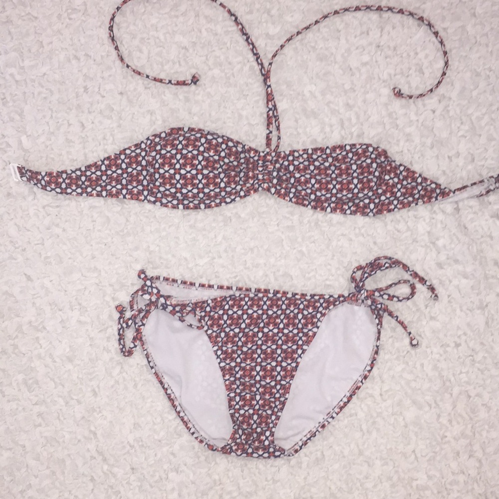 Bathing suit top and bottom